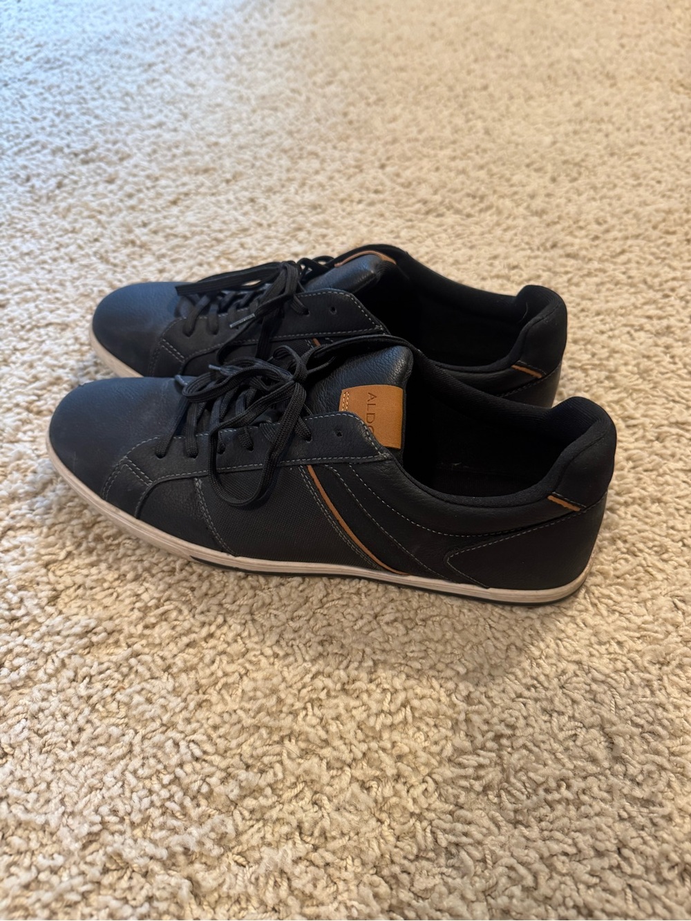 Aldo - Picture 2 of 4